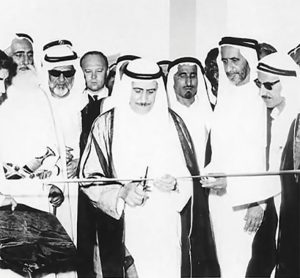 أمير الكويت الراحل الشيخ صباح السالم الصباح يفتتح مستشفى الكويت بدبي بحضور حكام الإمارات الشيخ راشد بن سعيد آل مكتوم والشيخ صقر بن محمد القاسمي والشيخ راشد بن حميد النعيمي والشيخ أحمد بن راشد المعلا