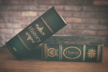 اكتبوا تاريخكم قبل أن يُكتب مشوهاً
