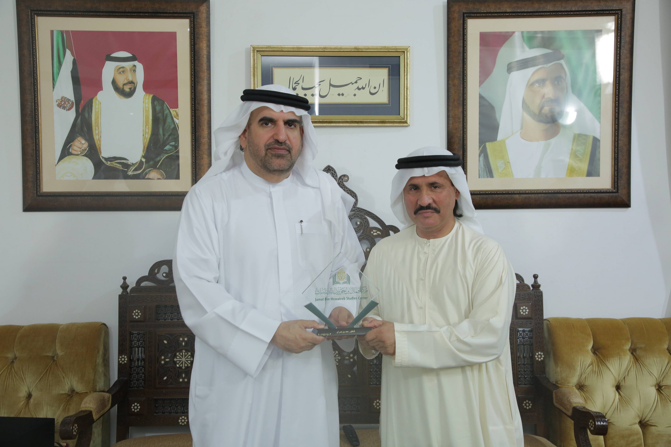 أبناء الإمارات أقدر على دراسة تراثهم شريطة الحياد الموضوعية