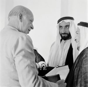 الشيخ زايد يلتقي مسؤولا كبيرا من شركة بريتش بتروليوم – ذا ناشيونال