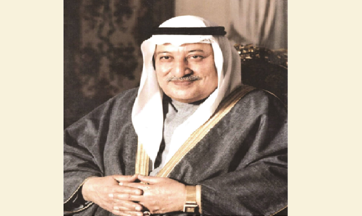 حكيم من بلاد تسيجها المفاخر ويحيطها الكرم