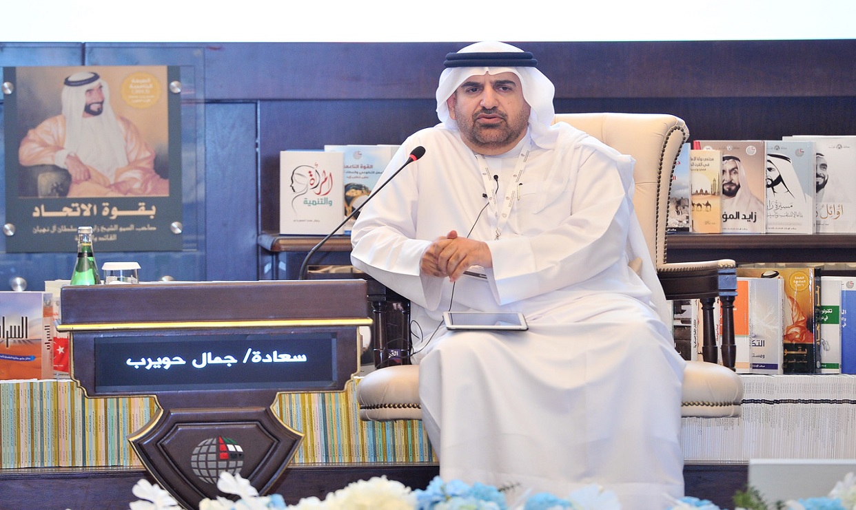 في محاضرة “الإمارات للدراسات” رقم (732) جمال بن حويرب يؤكد أهمية توثيق التاريخ المحلي لدولة الإمارات العربية المتحدة