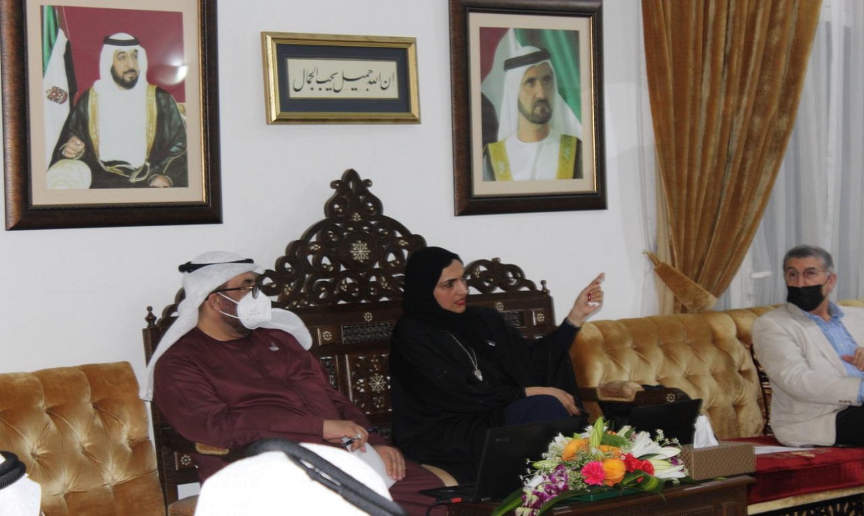 في أمسية استضافها " بن حويرب للدراسات" ريم الكمالي تعرض " اللغة العربية في ديانة الفيدا الهندية"