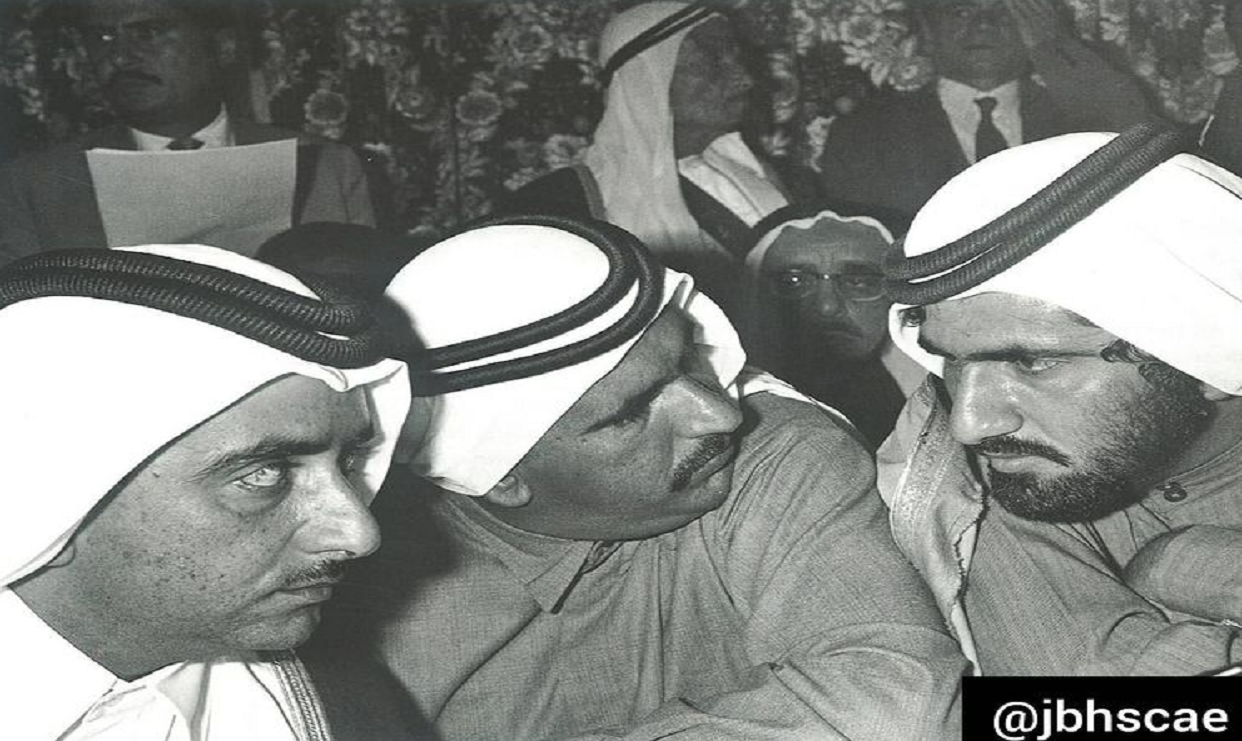المغفور لهما الشيخ مكتوم بن راشد والشيخ حمدان بن راشد و صاحب السمو الشيخ محمد بن راشد آل مكتوم  سنة 1971