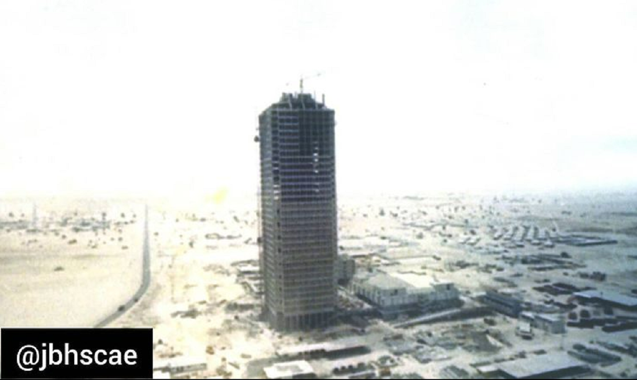 مركز دبي التجاري العالمي أثناء أعمال الإنشاء عام 1977م