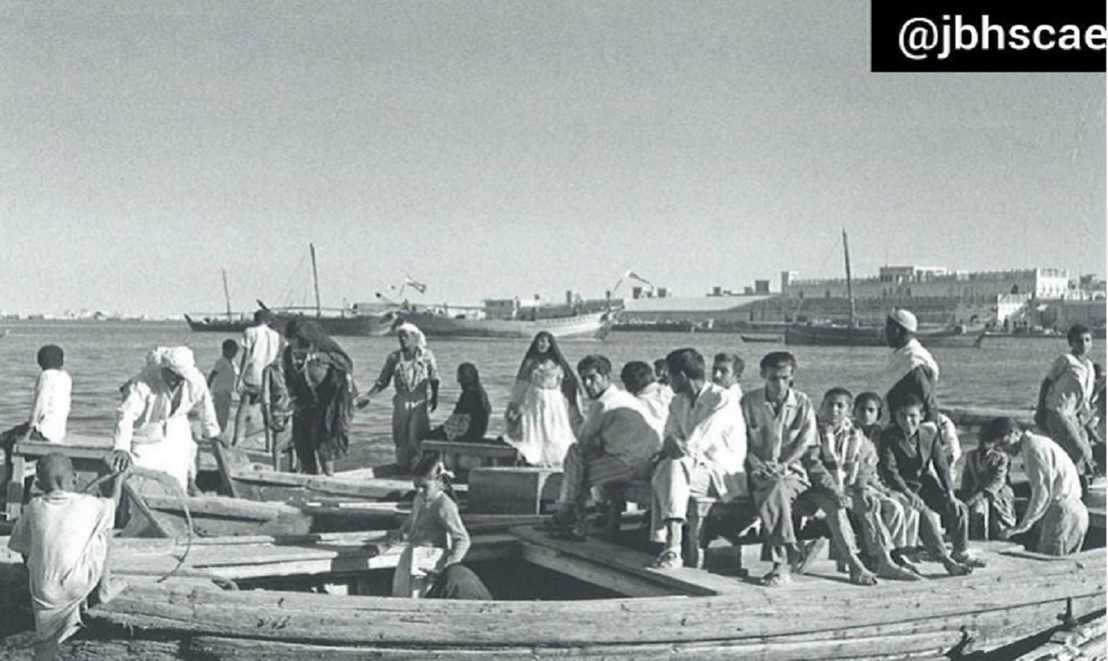 في محطة العبرة في عام 1963.