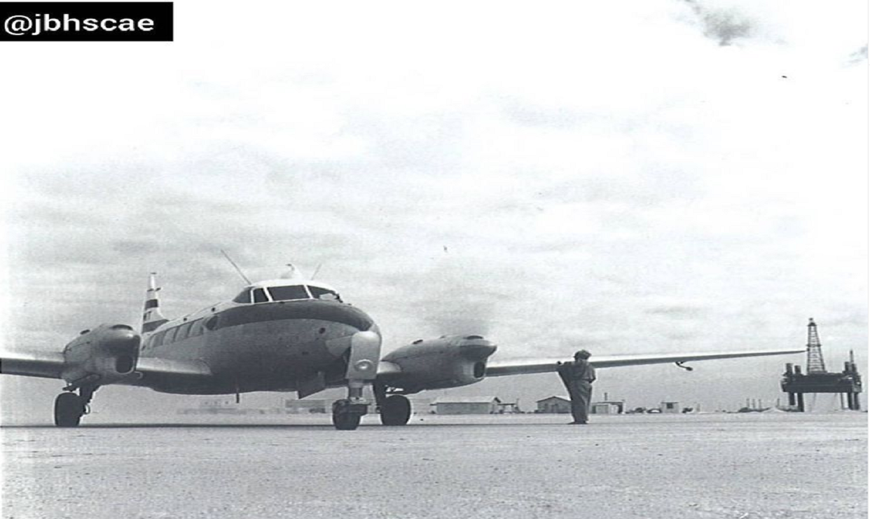 طائرة دوف في جزيرة داس في عام 1958