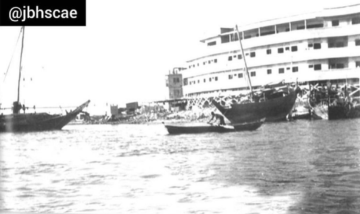 عمارة العويس المطلة على خور دبي عام 1966م