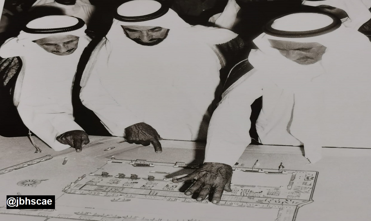 الشيخ زايد مع الشيخ راشد طيب الله ثراهم 1976م