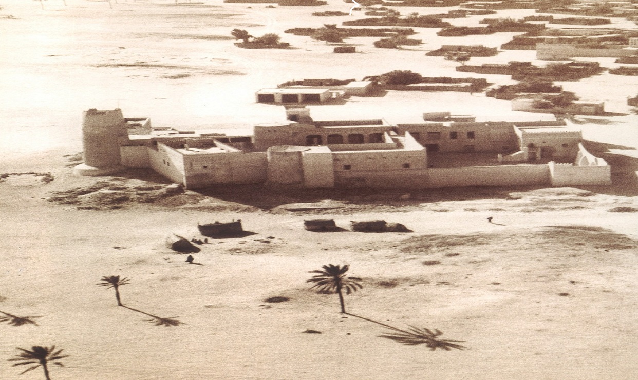 حصن عجمان سنة 1951 فترة حكم المغفور له الشيخ راشد بن حميد بن عبد العزيز النعيمي (1928-1981)