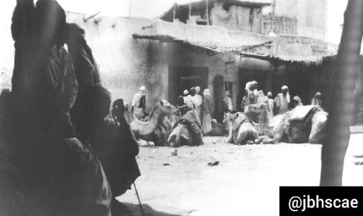 سوق بندر طالب بدبي عام 1942