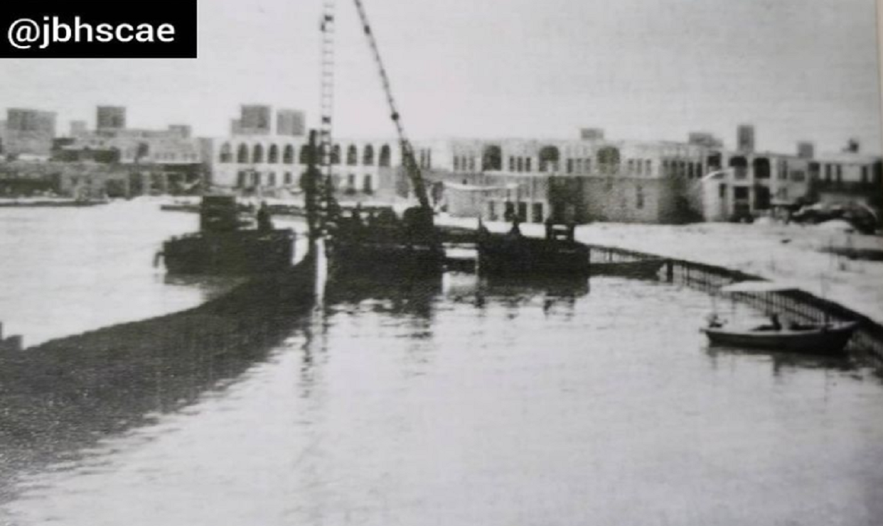 اول تعميق لمدخل خور دبي عام 1956م